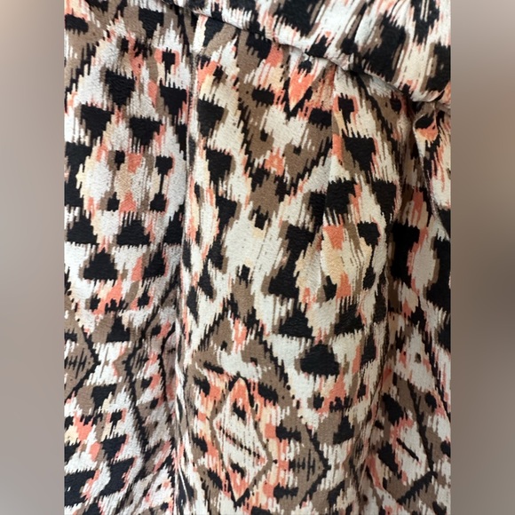 Joie 100% silk shorts - Picture 3 of 9